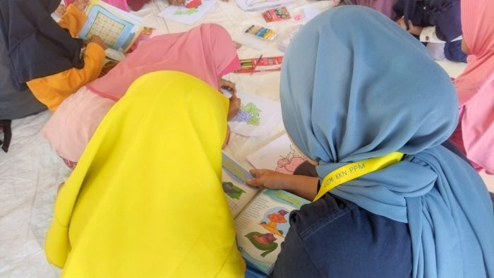 Menumbuhkan Minat Baca Anak-Anak Desa Miritpetikusan dengan Gerakan Literasi Bersama KKN-PPM UGM 2023 01