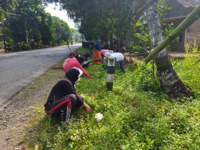 Wujudkan Lingkungan Sehat, Warga Desa Miritpetikusan Adakan  Kerja Bakti Rutin